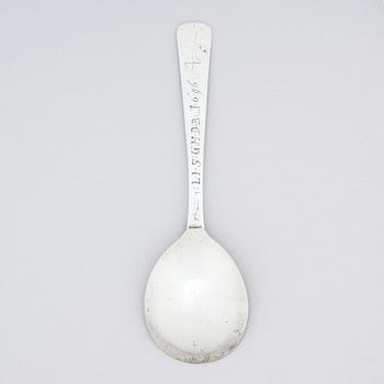 A probably Norwegian 17th century silver spoon, no makers mark. Engraved 1696.