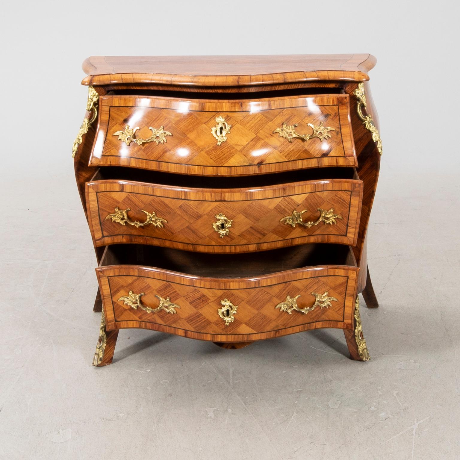 A Swedish Rococo dresser 18th/19th century.