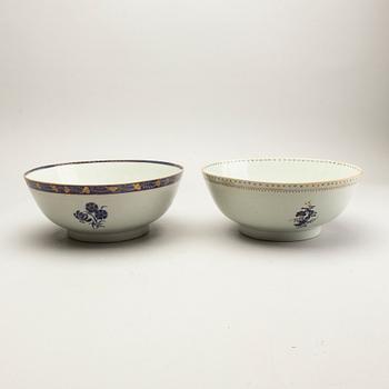 A set of two Chinese porcelain punch bowls around 1800.