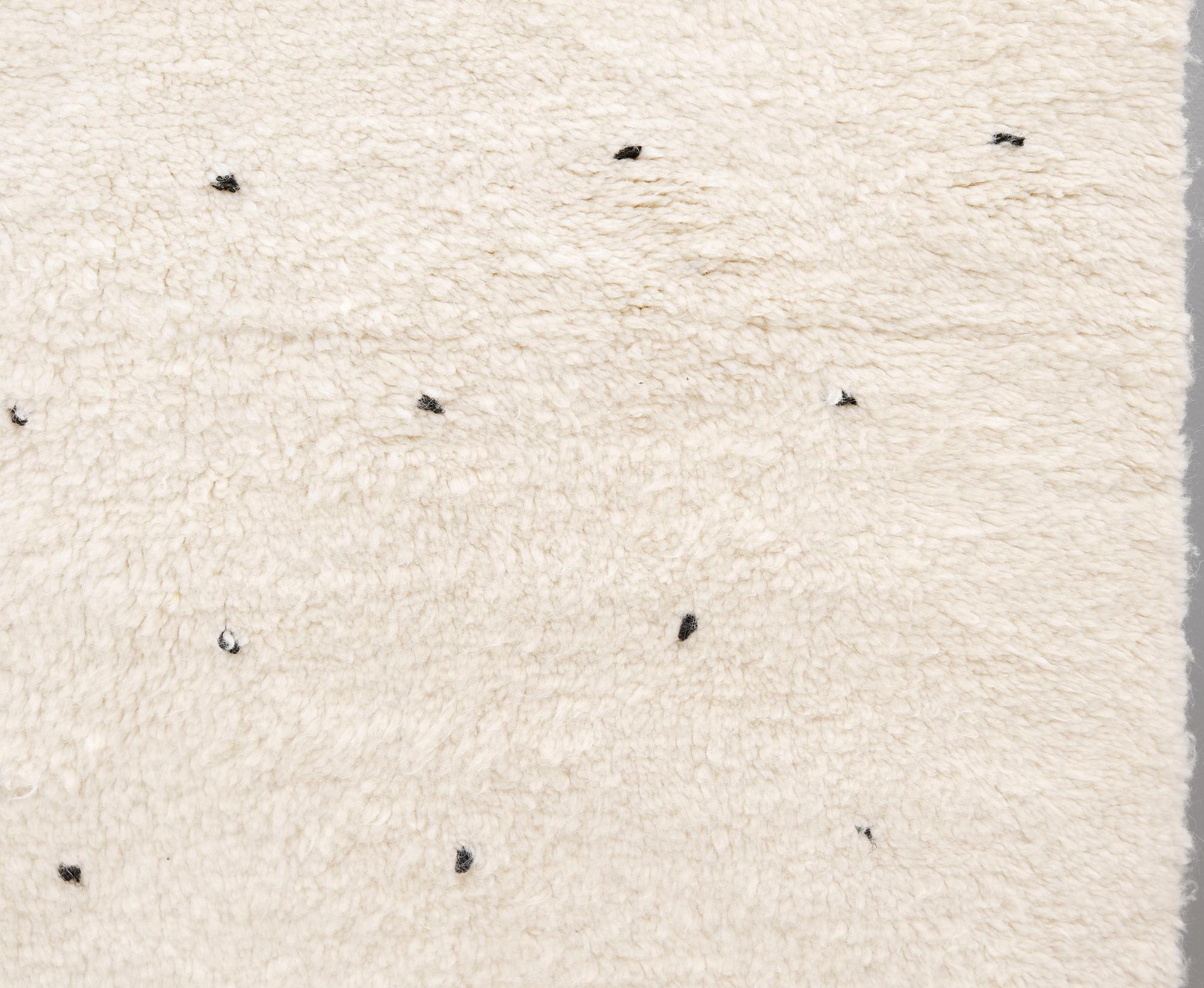 A Moroccan carpet, approx. 292 x 209 cm.