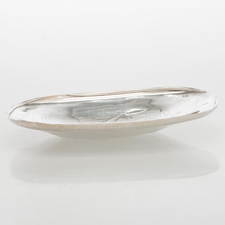 Tapio Wirkkala, Fat, silver, "Björnjakt", Tillander, Helsingfors 1951.