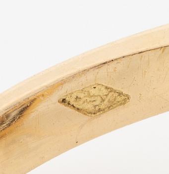 Ring 18K gold with two round brilliant-cut diamonds.