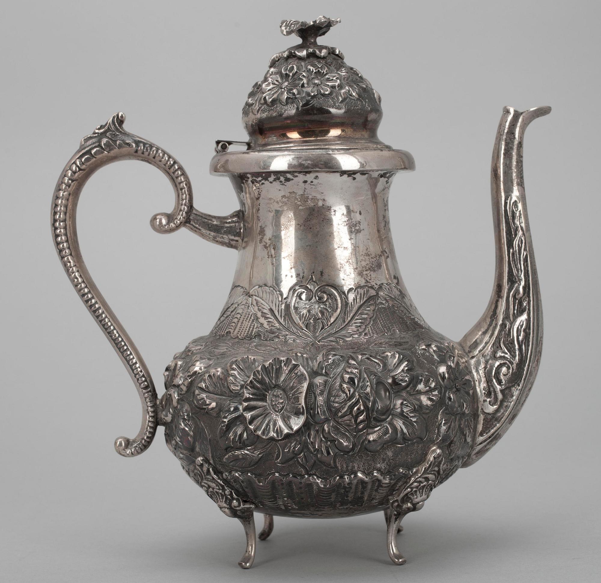 KAFFEKANNA, silver, nyrokoko, 1900-talets första hälft. Vikt 780 g.