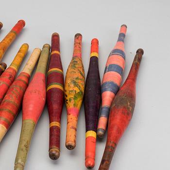 A SET OF 19 CHAPATI ROLLING PIN FROM INDIA, 20TH CENTURY.