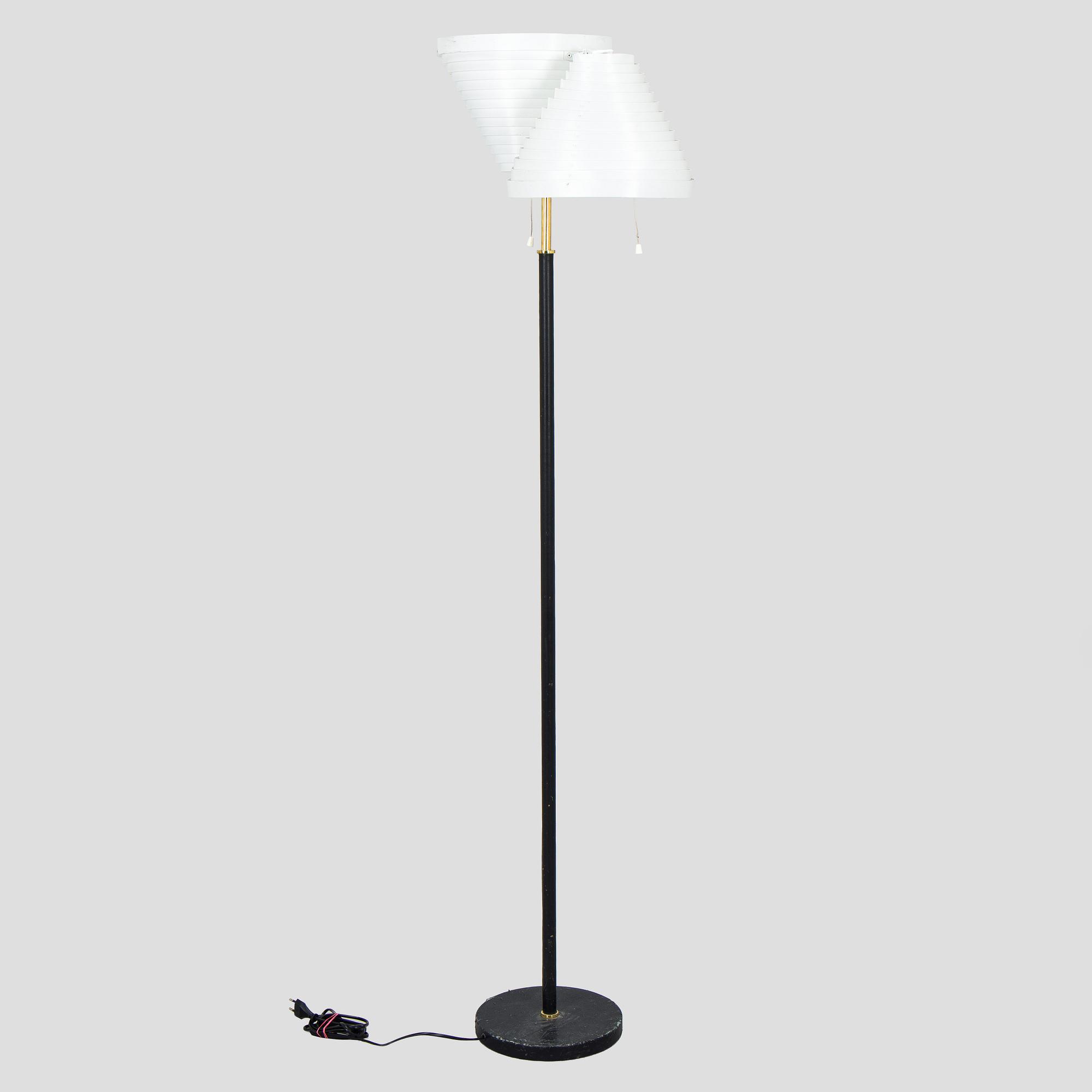 Alvar Aalto, An 'A 810' floor lamp, Valaisinpaja, 1980s.