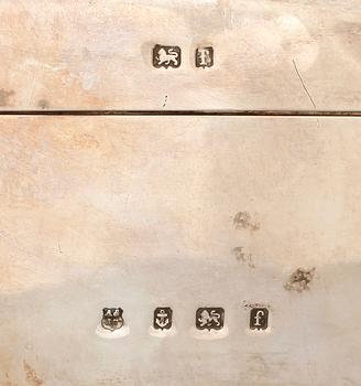 CIGARRSKRIN, silver, Arthur & John Zimmerman, Birmingham, 1905. Totalvikt: 1661 gram.