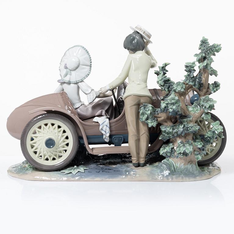 Salvador Debón, figurin, "Young couple with car", Lladró, Spanien 1982.