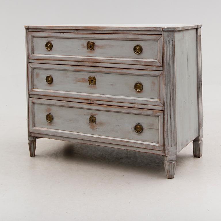 BYRÅ, sengustaviansk, omkring år 1800.