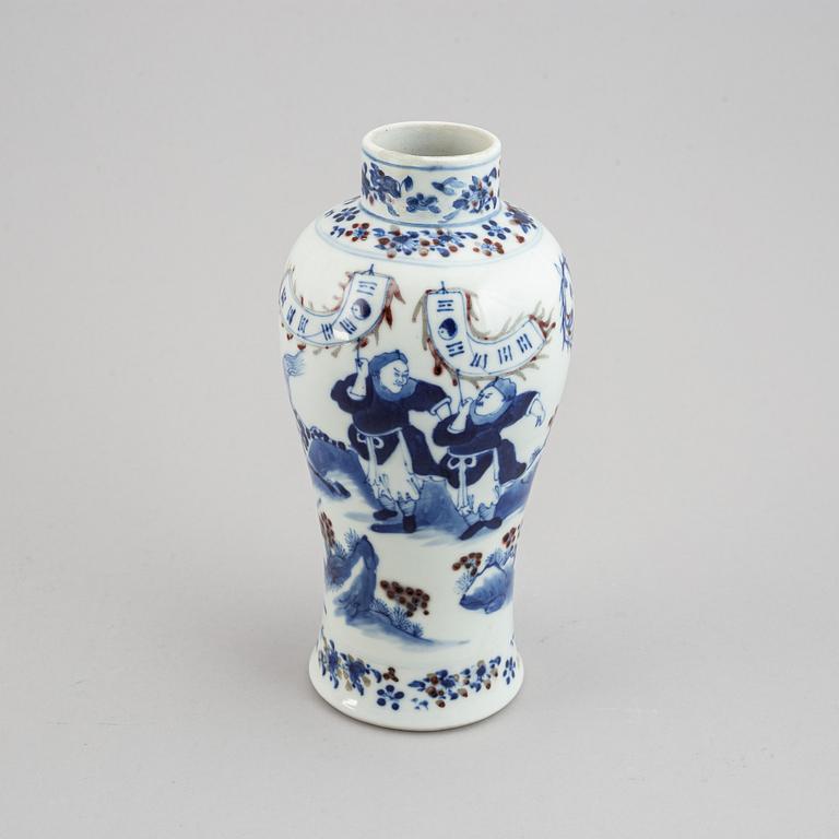 A group of three blue and white vases, Qing dynasty, late 19th/early 20th century.