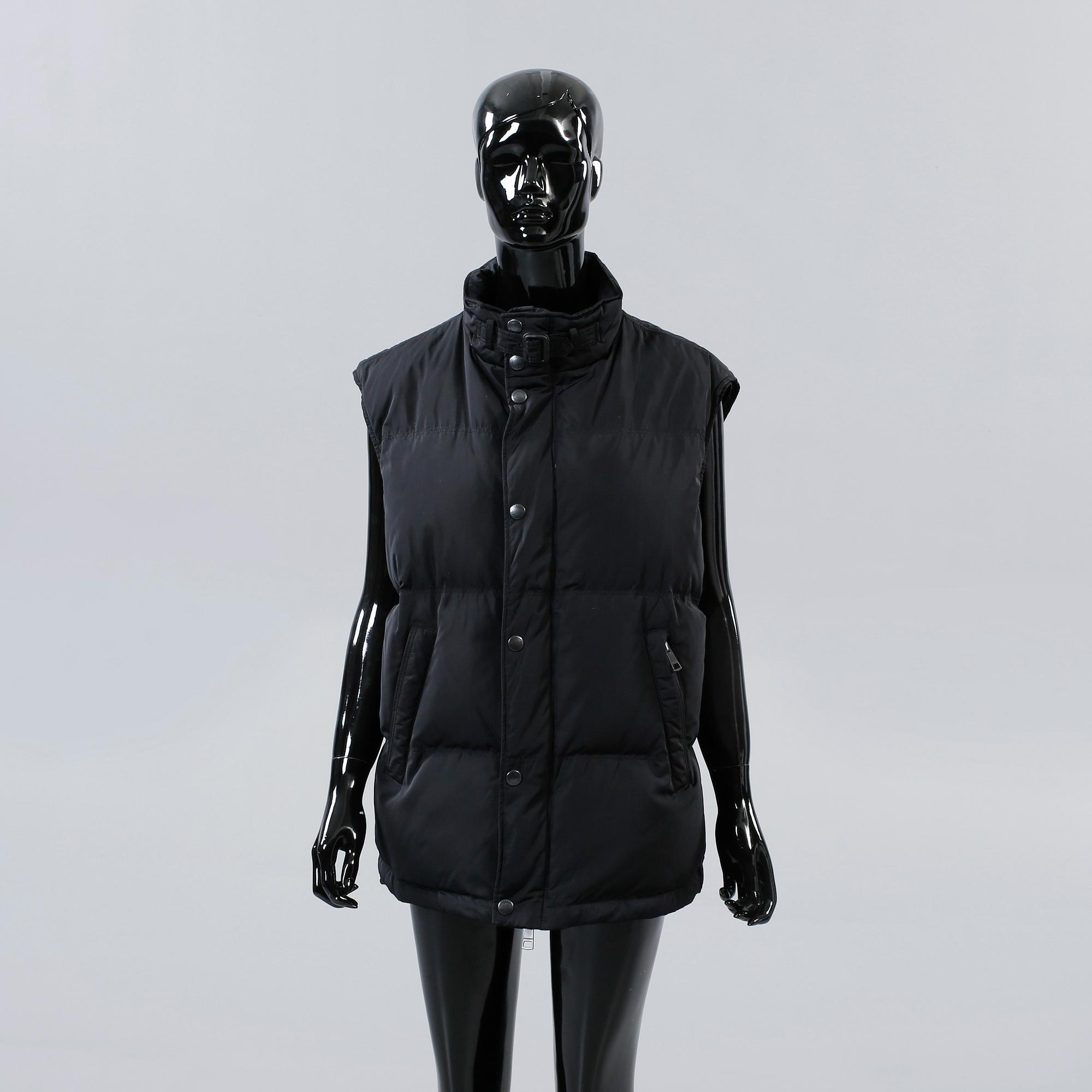 DUNVÄST, Burberry.