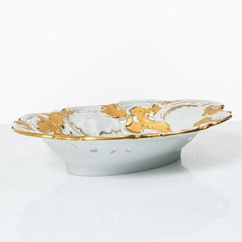 Meissen, a porcelain bowl, Germany 1934-45.