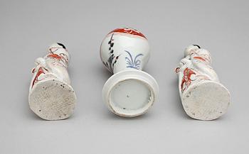 FIGURINER, 2 st, samt VAS, porslin, bl a imari, Japan trol. 1800-tal.