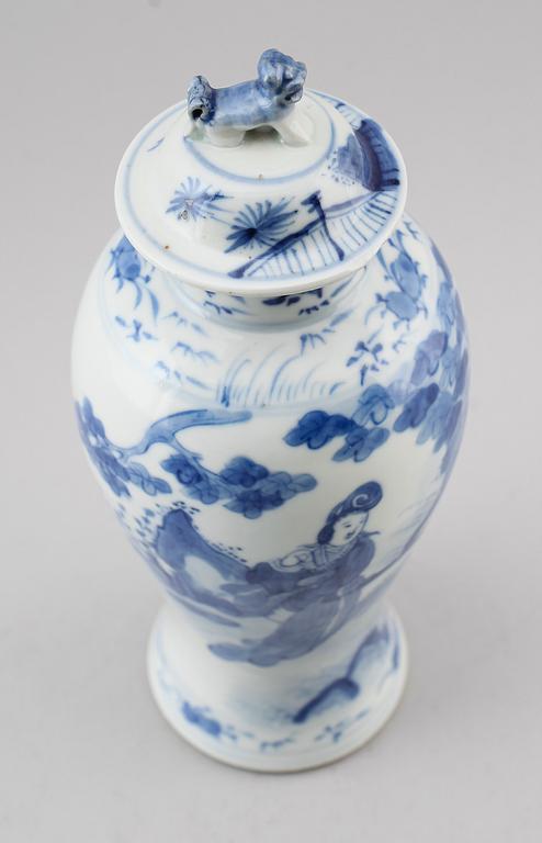 LOCKURNA, porslin, Kina, sent 1800-tal.