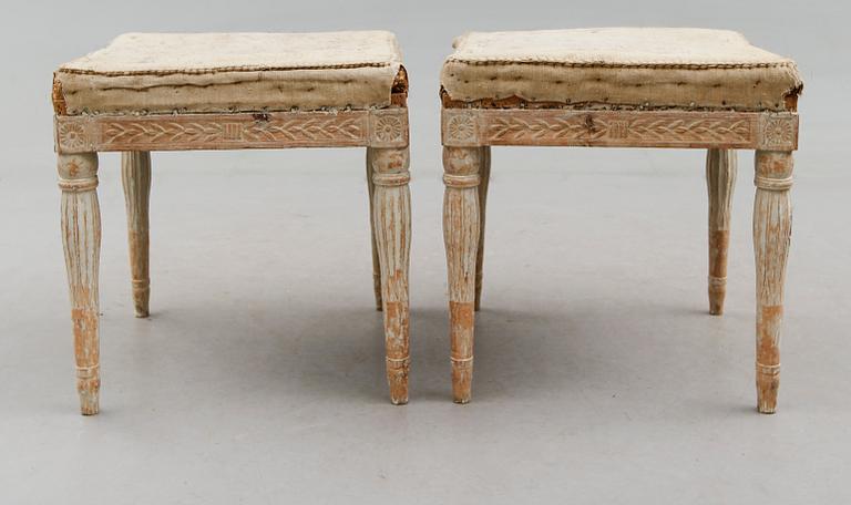 TABURETTER, 2 st, sengustavianska, 1800-talets början.