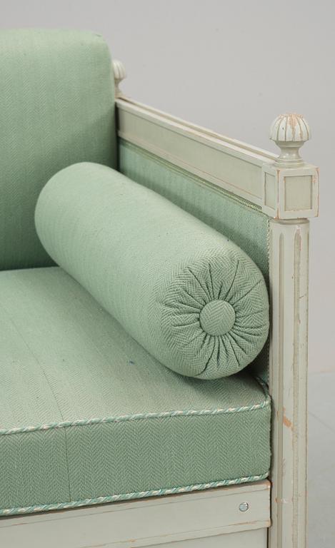 SOFFA, gustaviansk stil. 1900-tal.