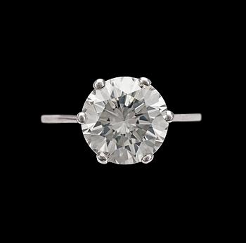 1061. A brilliant cut diamond ring, 5.50 cts.