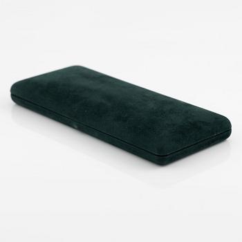 Necklace of cultured pearls, clasp in 18K gold set with eight-cut diamond and dividers with round brilliant-cut diamonds.