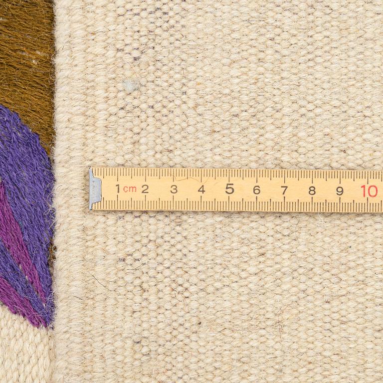 Matta, handbroderad Kelim, ca 227 x 178 cm.