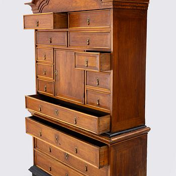 Cabinet, first half of  18th century.