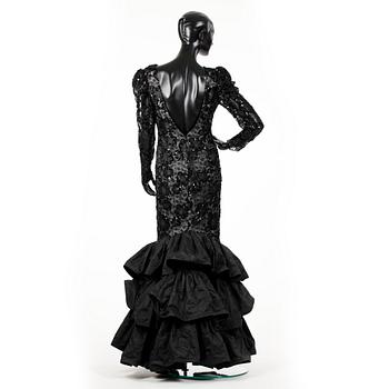 RENÉE LANGE, a black evening dress.