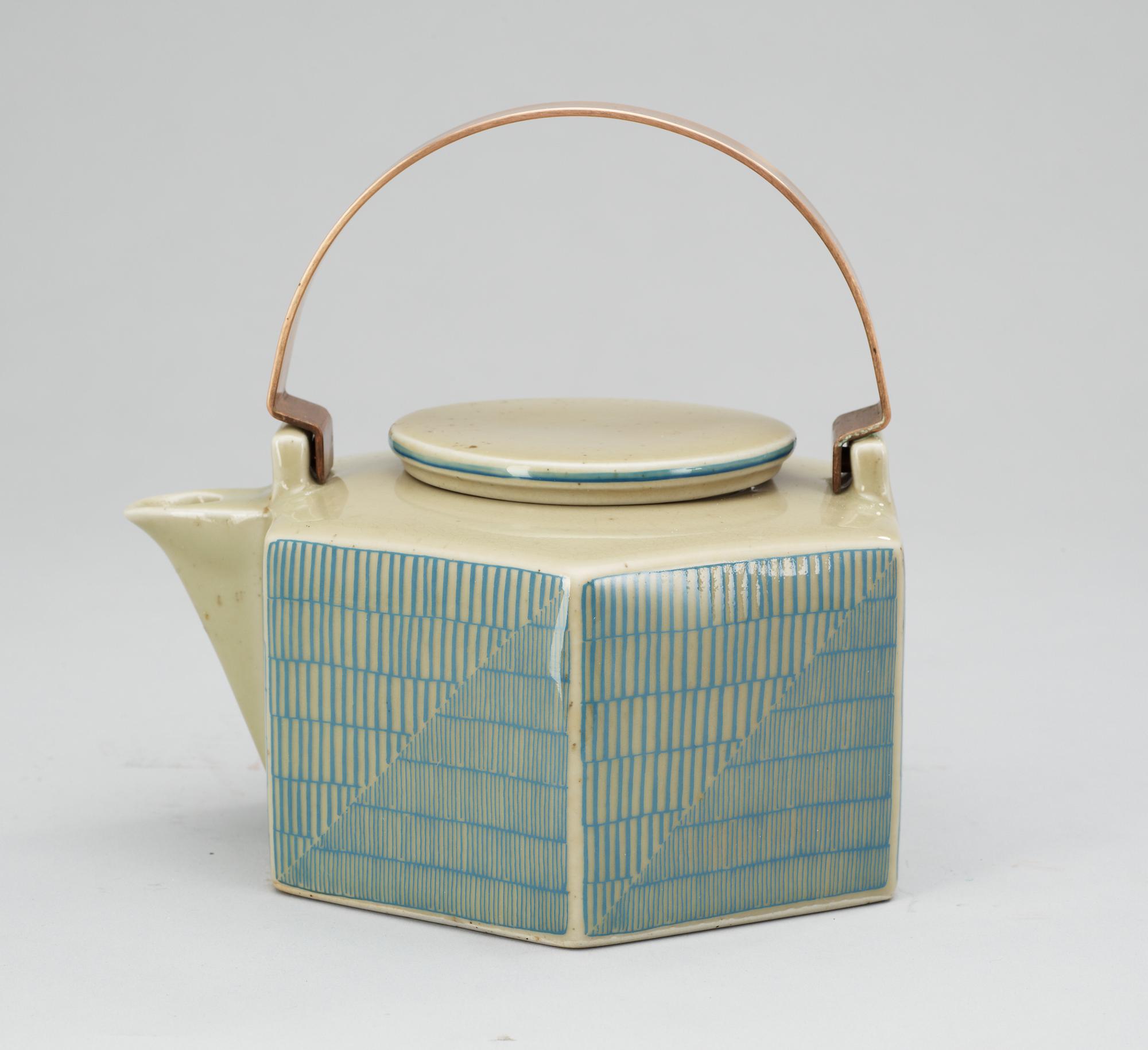 A Signe Persson Melin stoneware 'Six-sided' teapot, Rörstrand.