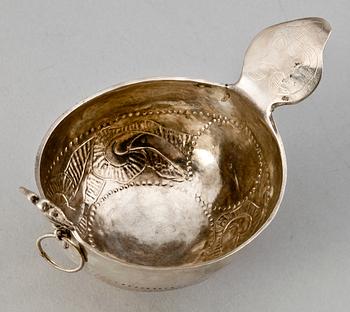 KÅSA, silver, ostämplad, troligen Sverige, bär graverad dat 1798. Vikt ca 60 gram.