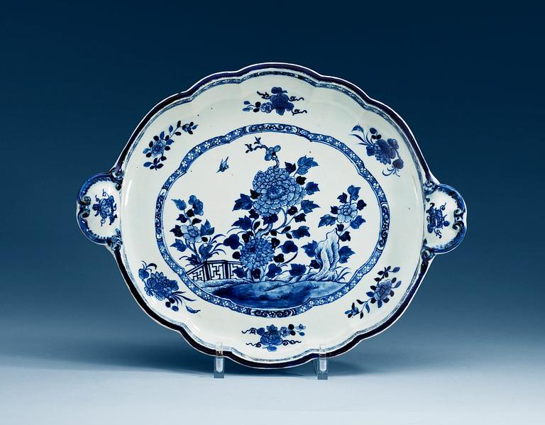 A blue and white tray, Qing dynasty, Qianlong (1736-95).