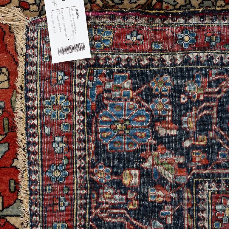 A RUG, a semi-antique Kashan Motachem, ca 217,5 x 134 cm.