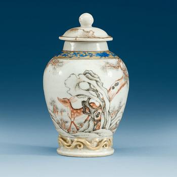 1730. KOPPAR med FAT, två stycken, samt TEDOSA, porslin. Qing dynastin, Yongzheng (1723-35).