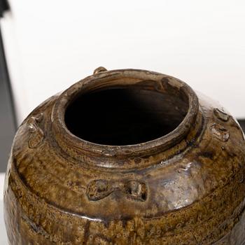 Kruka, glaserat stengods, Sydostasien, sen Mingdynasti/Qingdynasti.