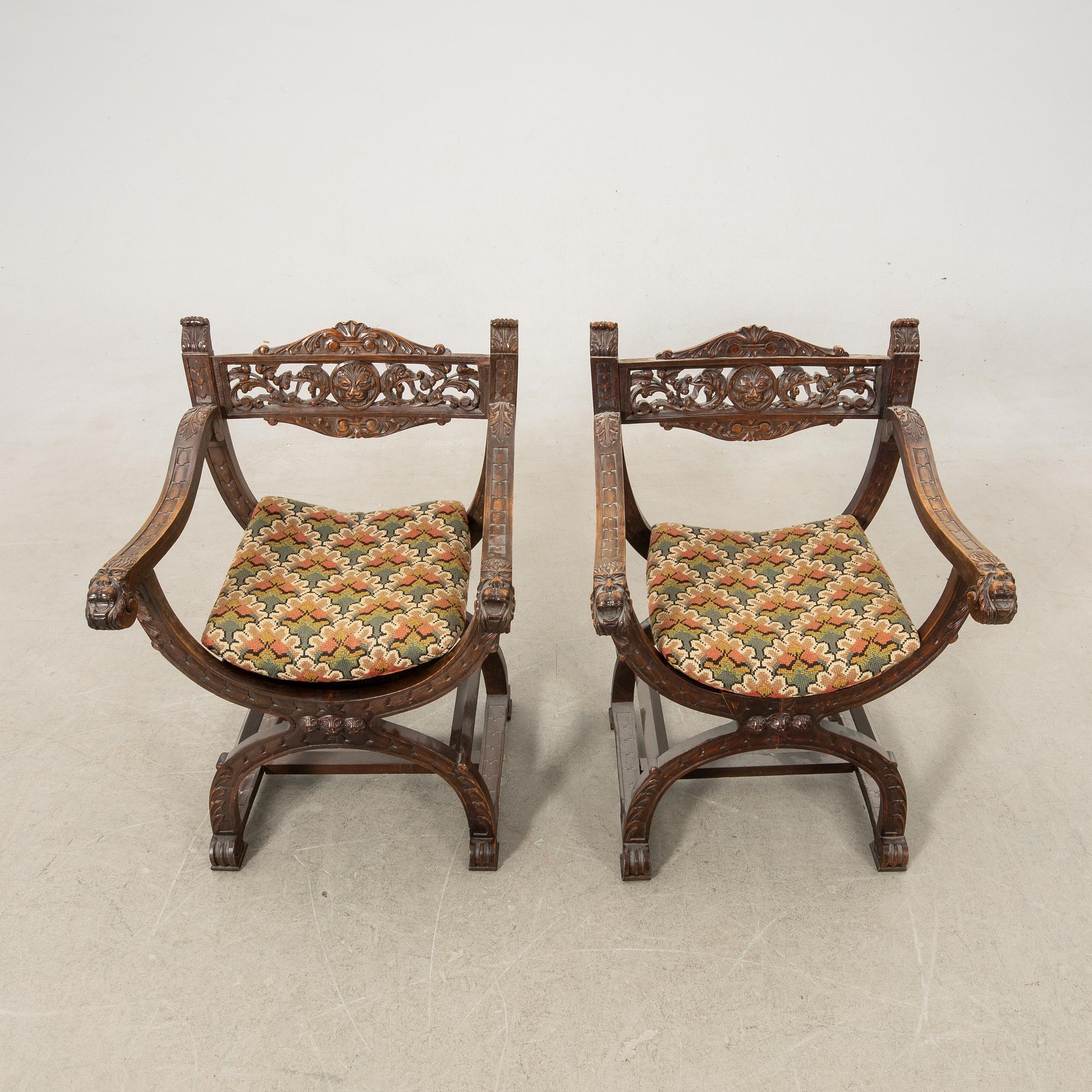 Armchairs, a pair, Renaissance style, first half of the 20th century.