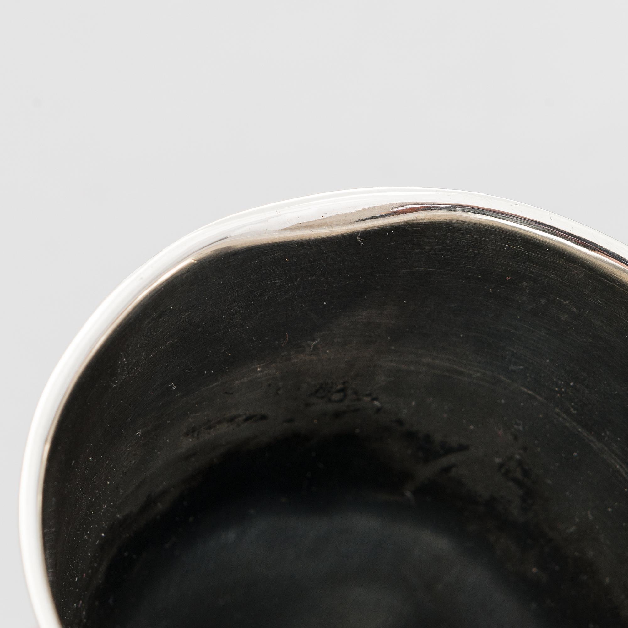 Bägare på fot, 2 st, silver Ryssland 1864 och 1883-86.