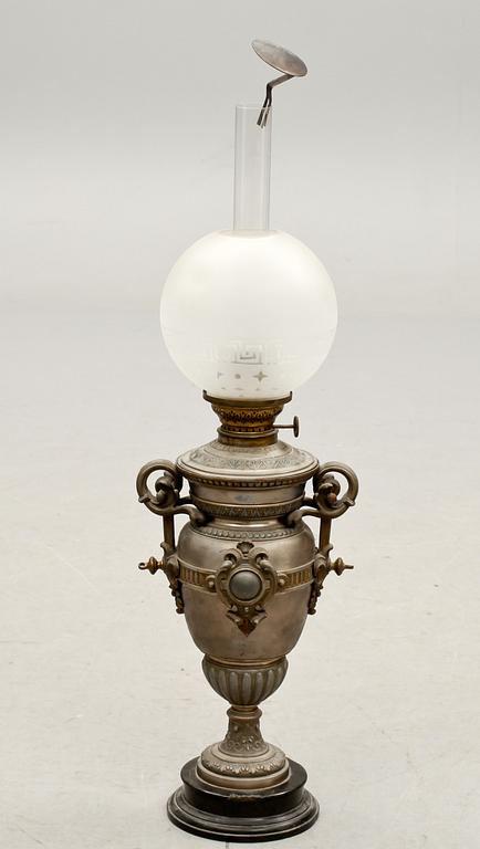 BORDSFOTOGENLAMPA, nyrenässans, 1800-talets slut.