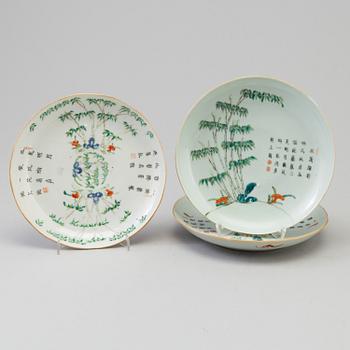 Three Chinese famille rose porcelain dishes, late 19th/early 20th century.