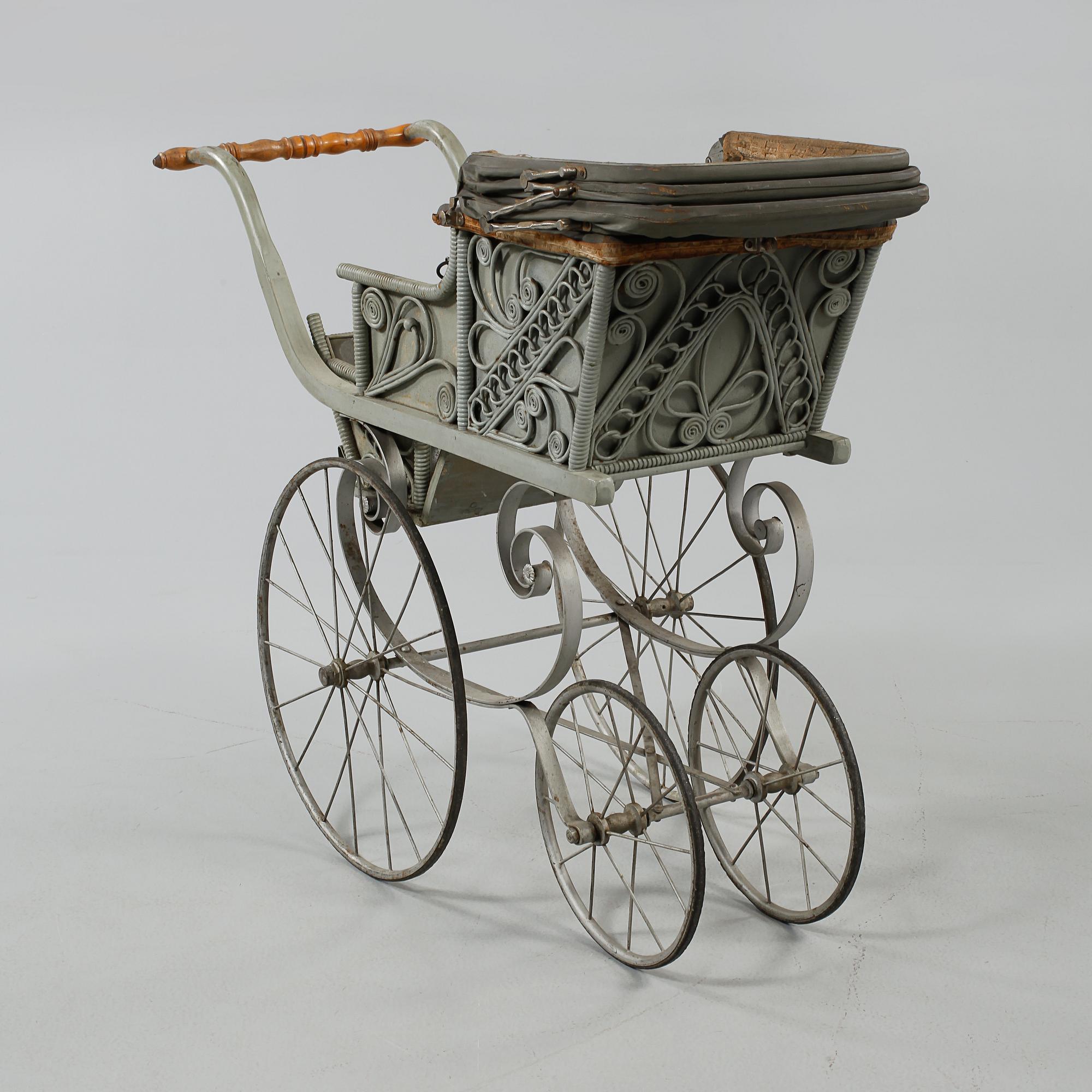 BARNVAGN, omkring år 1900.