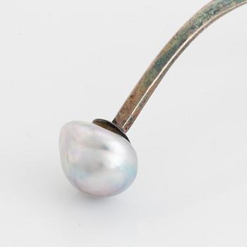 Sigurd Persson, örhänge, silver och pärla.