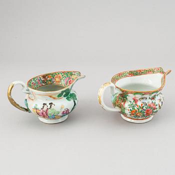 A part Canton famille rose service, Qing dynasty, late 19th century (12 pieces).