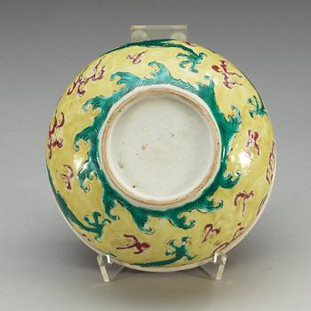 RÖKELSEKAR, porslin. Qing dynastin.