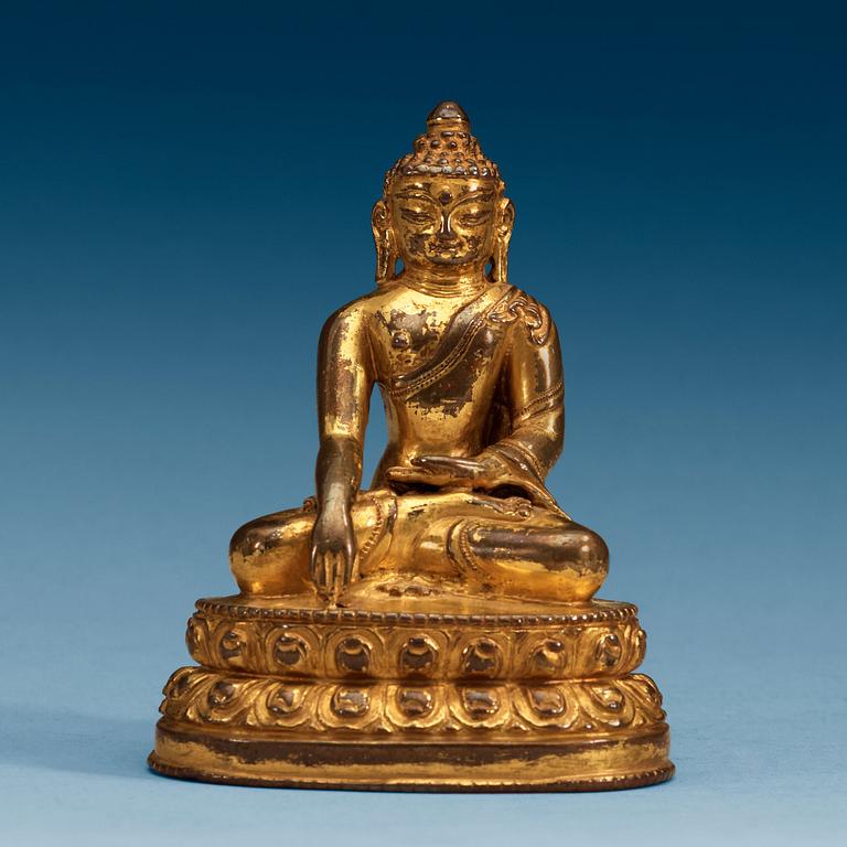 BUDDHA, förgylld brons. Tibet, 1500-tal eller äldre.