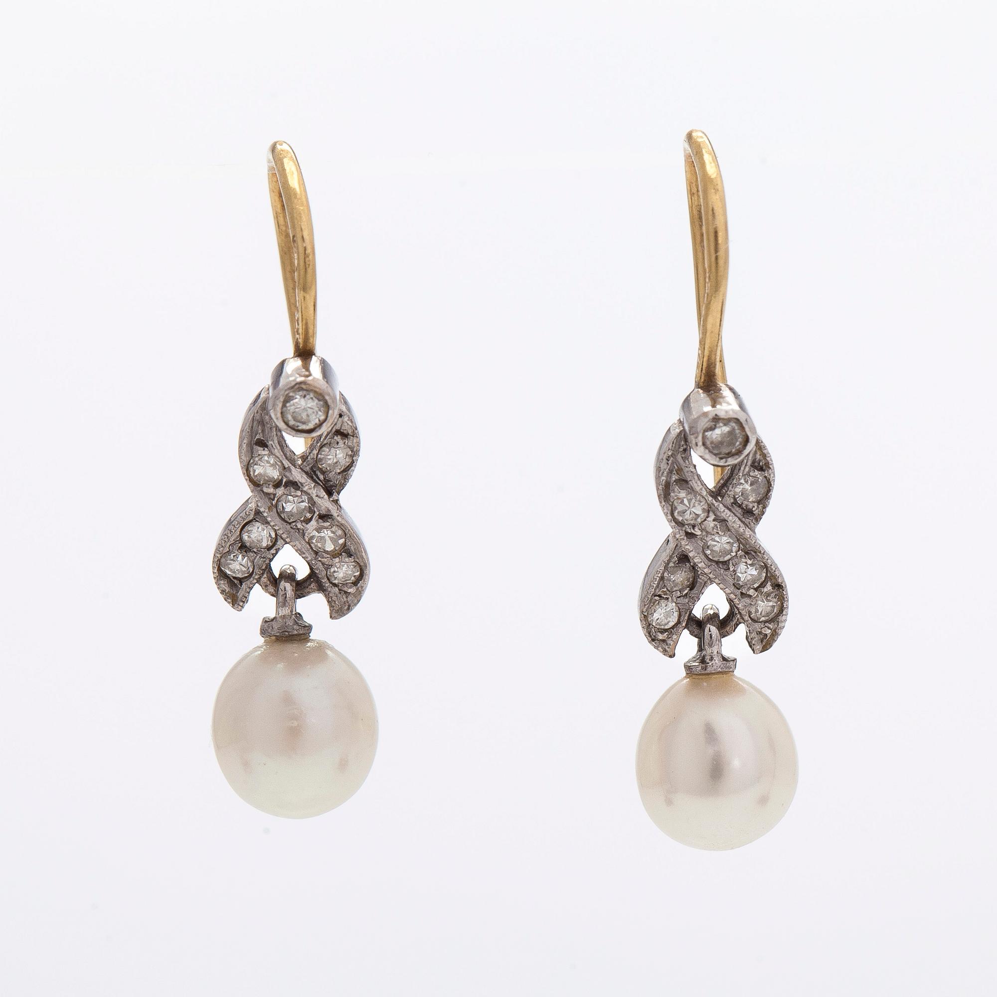 Earrings, cultured pearls, brilliant- and 8/8-cut diamonds, 18K gold.