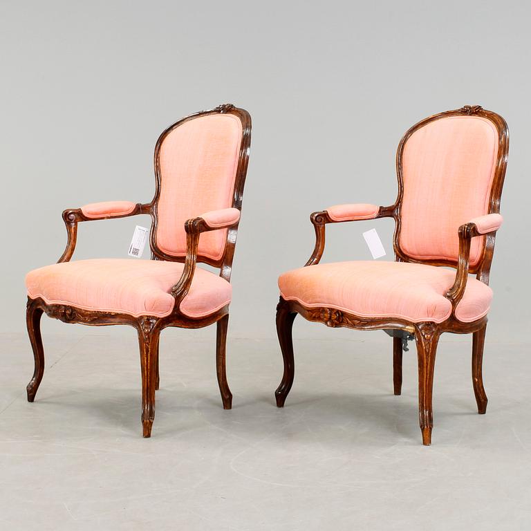 KARMSTOLAR, ett par, Louis XV, signerade J Delaunay (verksam 1764-1778), Paris, Frankrike.