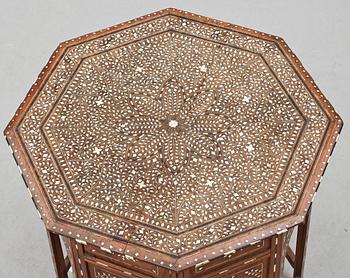 RÖKBORD, orientaliskt, 1900-tal.