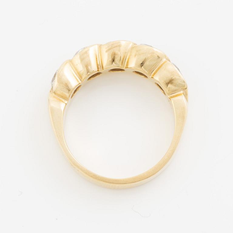 Ring, 14K gold with five brilliant-cut diamonds.