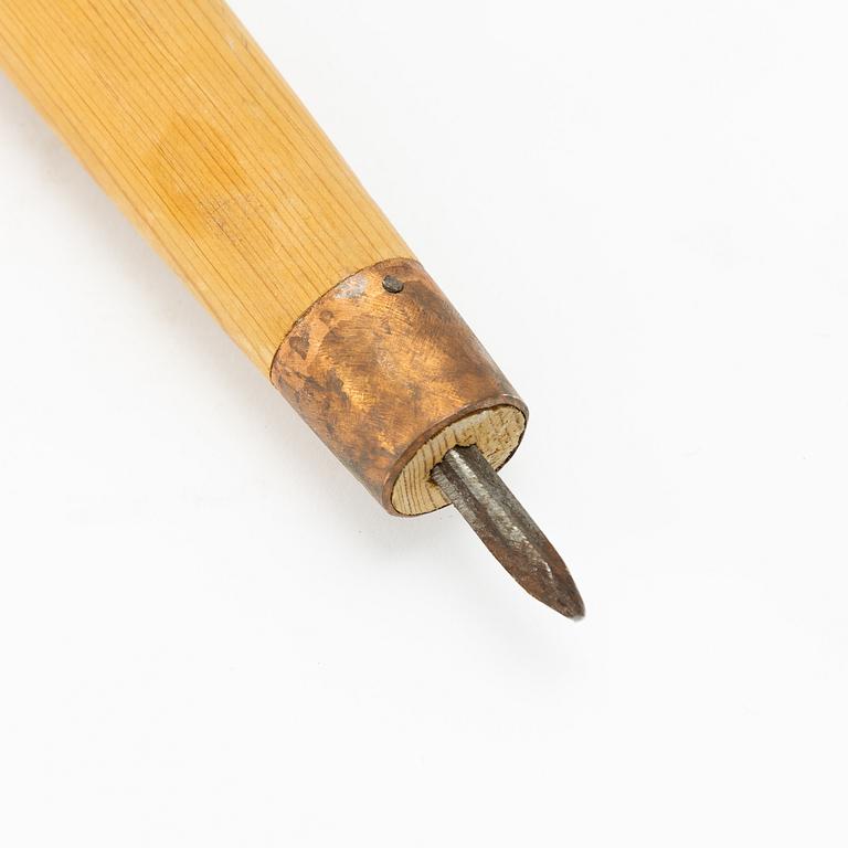 Calle Gran, bear spear, signed.