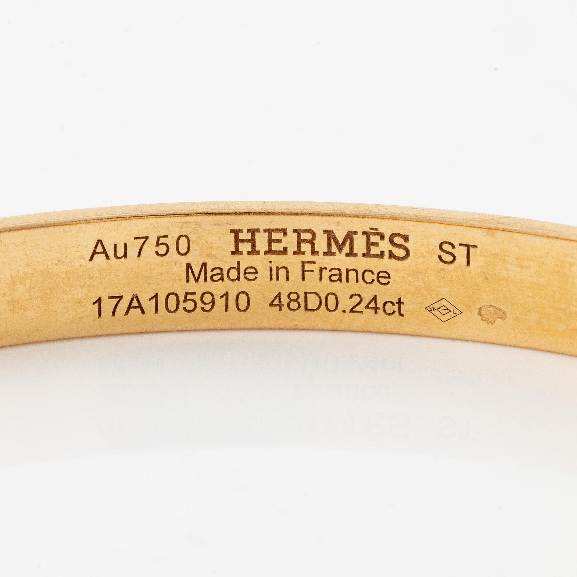 Hermès a bangle "Collier de chien" in 18K gold with round brilliant-cut diamonds.