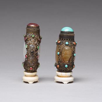 Two agathe snuff bottles, late Qing dynasty, 19th Century.