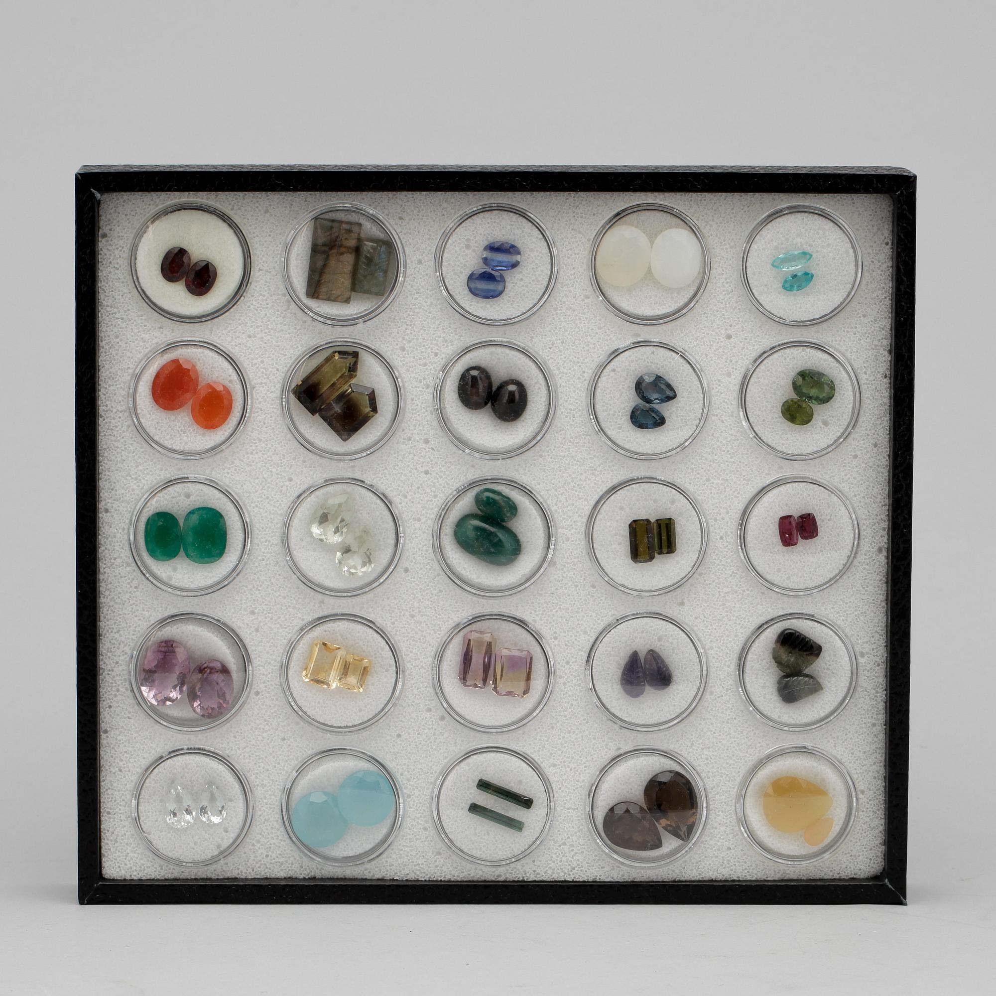 ÄDELSTENSSAMLING, 25 delar.