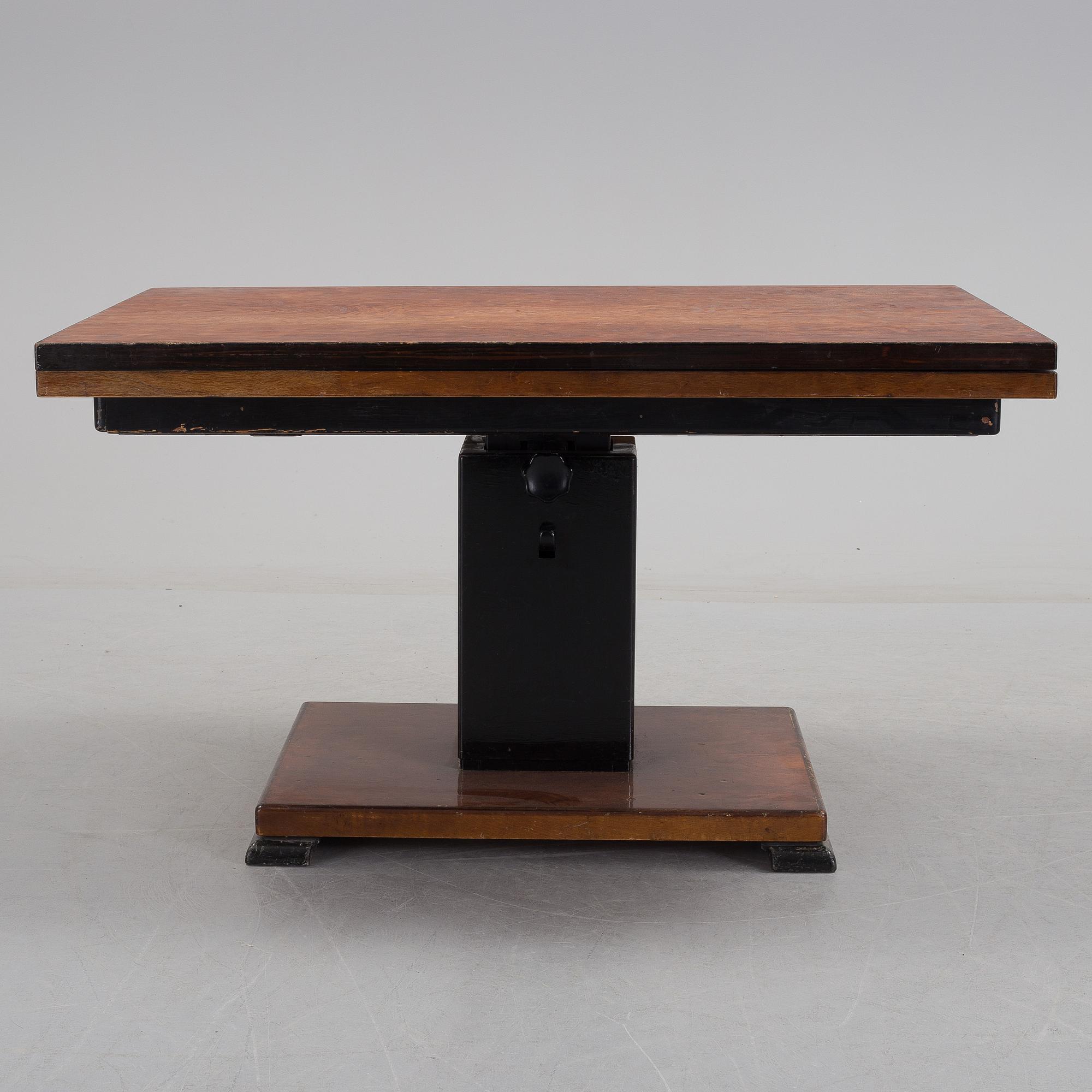 A 1930s coffee table by "Idealbordet" from Umeå.