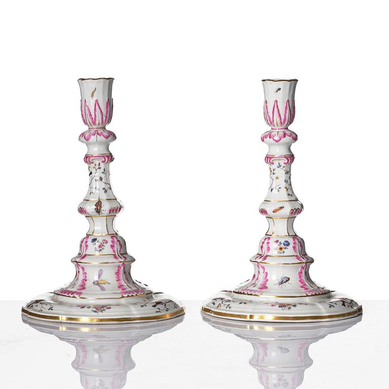 Ljusstakar, ett par, porslin. Meissen, Marcolinis period, omkring år 1800.
