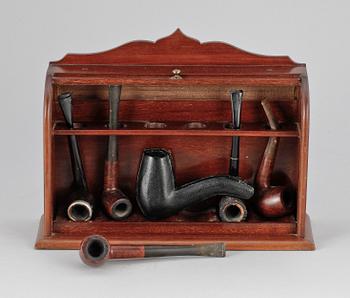 PIPSCHATULL MED PIPOR, brickmärkt Alfred Dunhill, London, tidigt 1900-tal.